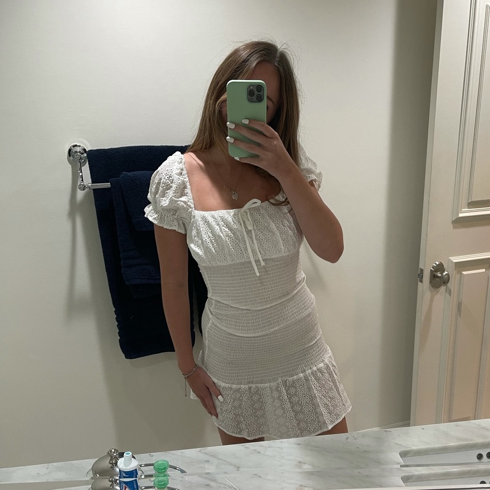 White dress never worn super cute!